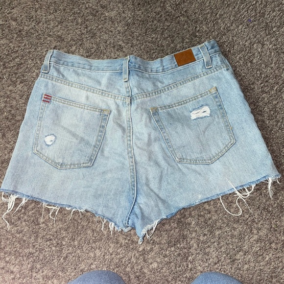 BDG Shorts - Picture 2 of 3